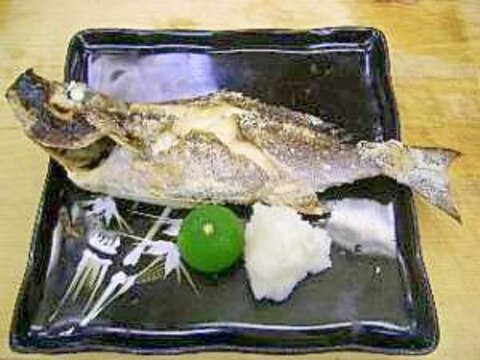 締まった身が美味！イサキの”塩焼き”